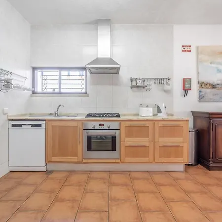 Vila Casa Anas By Hellovacations